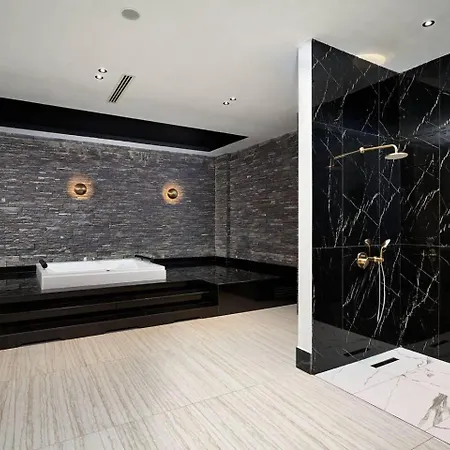 Qoople Legend C9 - Luxury In