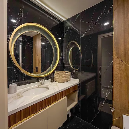 Qoople Legend C9 - Luxury In *